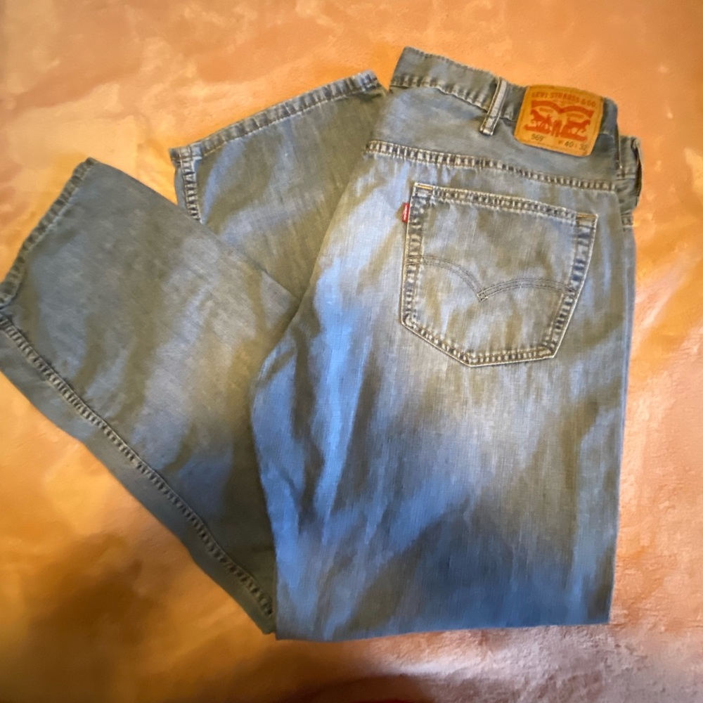 Mens Levi’s 569 Jeans sz40/32.  Like new light finish.